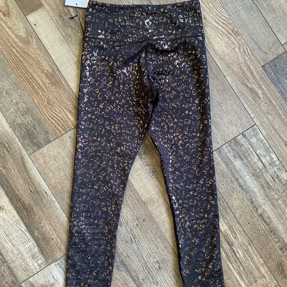 Zyia Black Rose Gold Fleck Light and Tight leggings - Picture 2 of 4